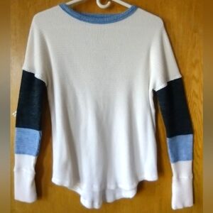 3/$20- SO Lightweight Soft Sweater Size M
